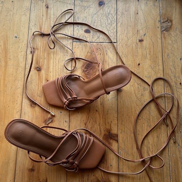 Tony Bianco Feliz Sandal in Rust Nappa - Picture 2 of 4